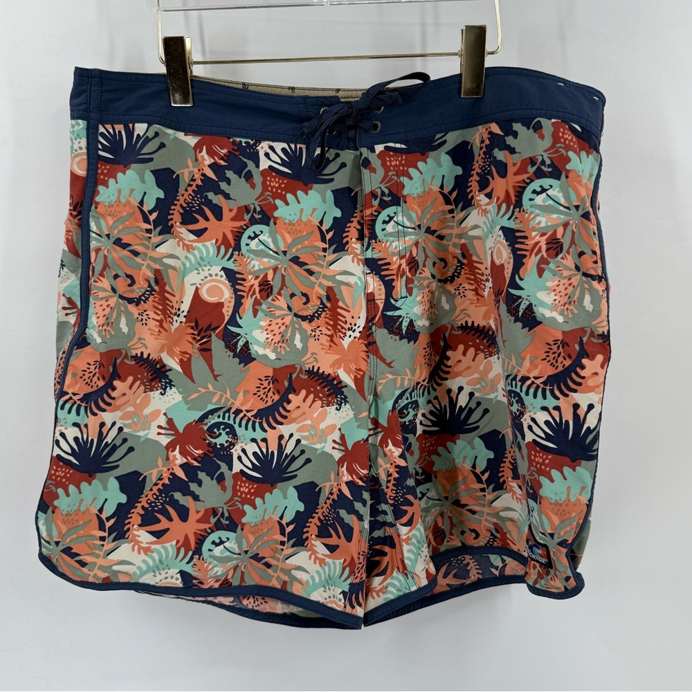 Patagonia
Men's Scallop Hem Stretch Wavefarer Boardshorts size 40